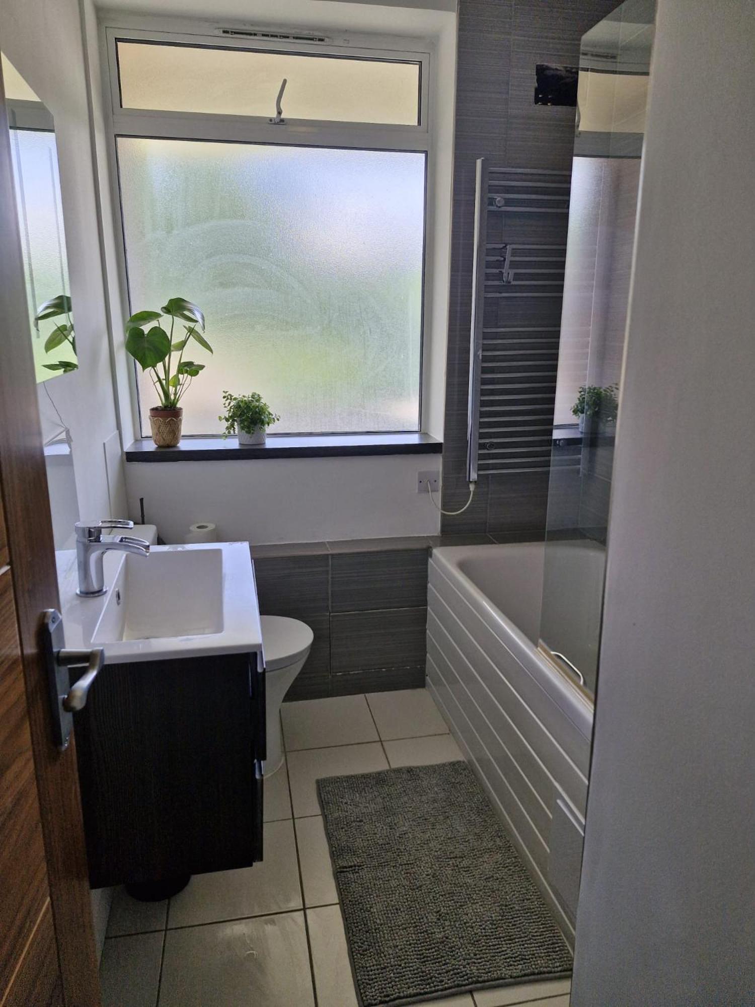 Bright Spacious Airy 2 Bed Flat Ealing Dış mekan fotoğraf